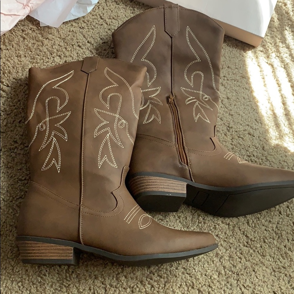 Brown cowgirl boots